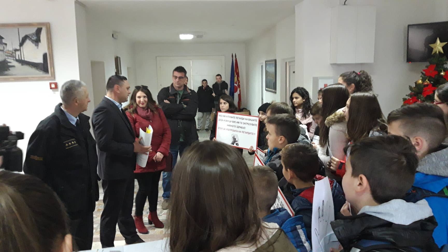 (ВИДЕО) Ученциците со пораки до возрасните: Не ни купувајте петарди, може да се повредиме