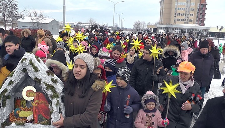 (ВИДЕО) Бадниковата поворка го најави Христовото раѓање