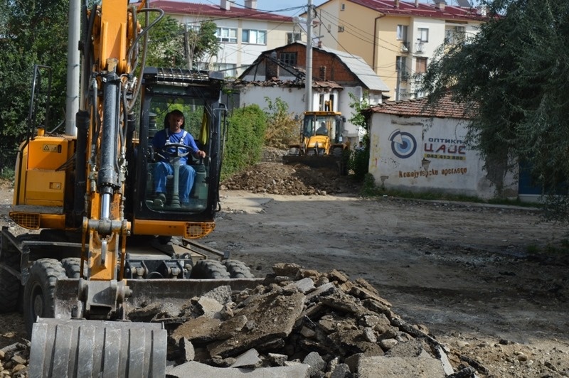Започнаа активностите за реконструкција на паркингот под хотел „Балкан“