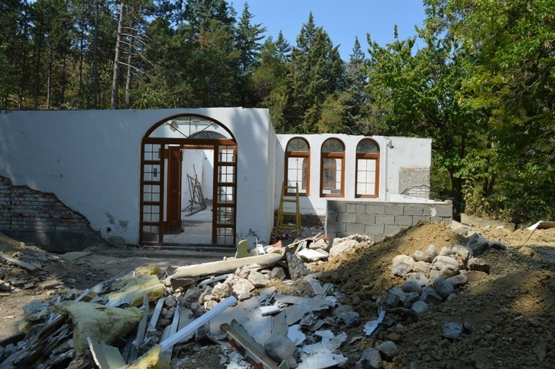 Започна реконструкцијата на винската куќа во Кавадарци
