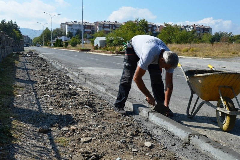 Продолжува ревитализацијата на главните улици во Кавадарци – се работи и на други проекти