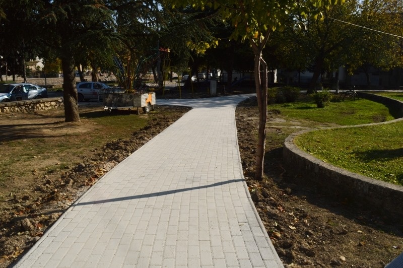 Заврши партерното уредување на паркот на револуцијата