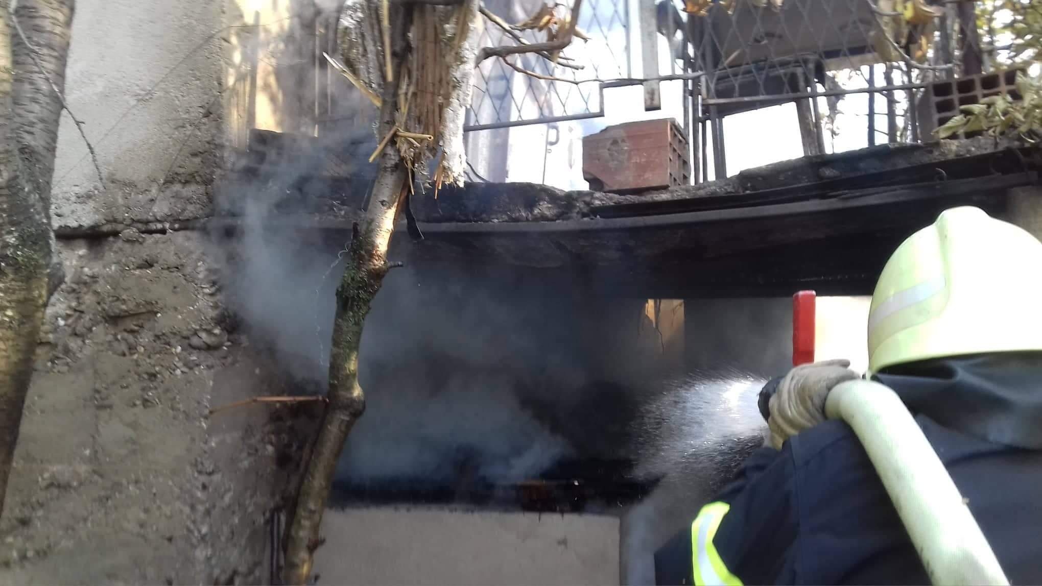 ФОТО: Пожар во викендица во близина на село Ресава