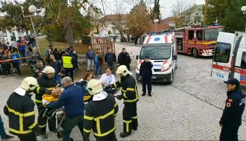 Показна вежба: Голем пожар во спортската сала во Кавадарци