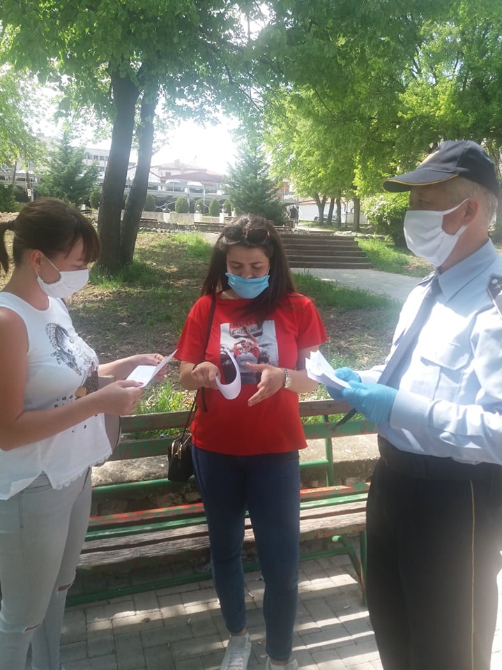 Полицијата им делеше едукативни флаери на граѓаните со препораки за заштита