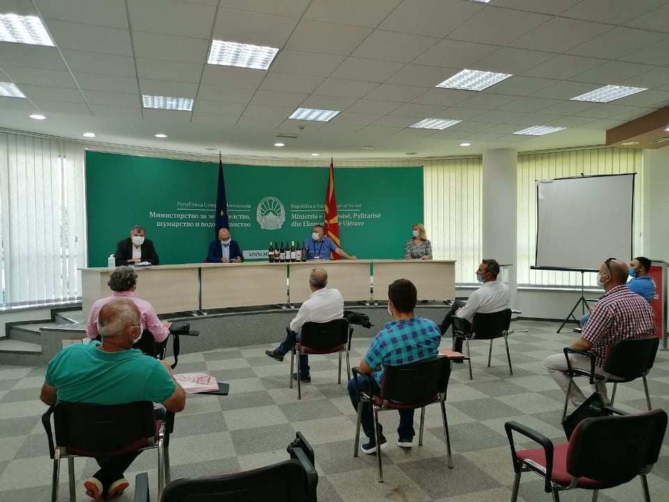 Поднесени првите барања на малите семејни винарии за упис во регистар на производители на вино
