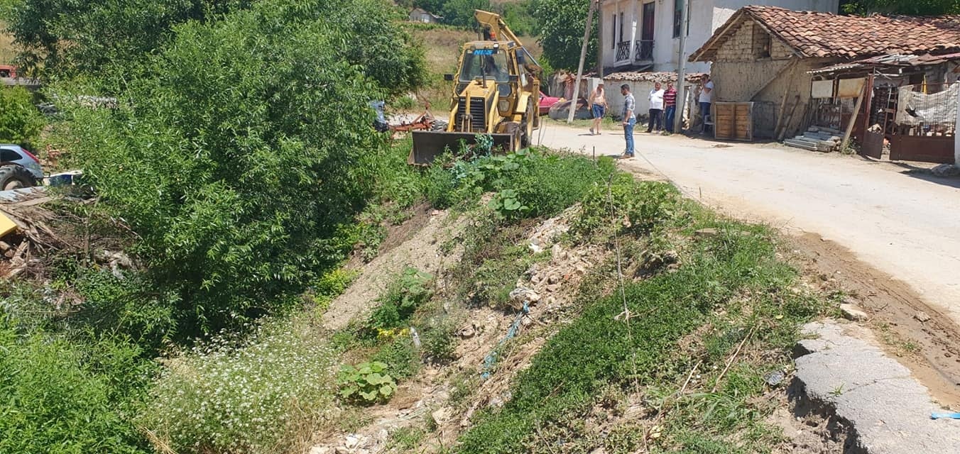 (ФОТО) Започна изградба на потпорен ѕид во с. Бегниште