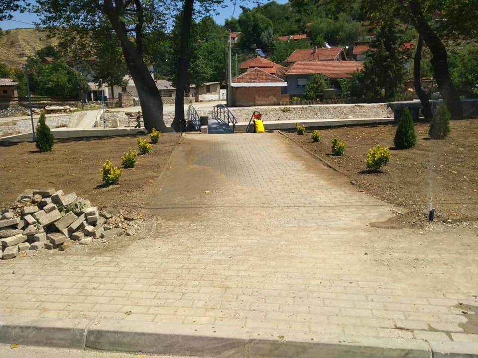 ФОТО: Хортикултурно уреден просторот покрај кејот на Луда Мара во Ваташа