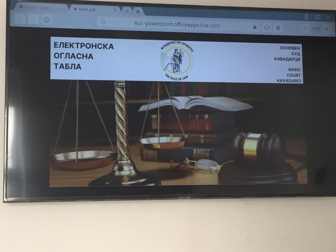 Eлектронска огласна табла поставена во кавадаречкиот суд