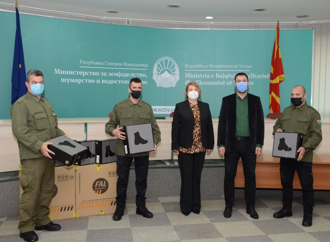 МЗШВ: Шумската полиција после 12 години доби  чизми, а во тек е и набавката на нови летни и зимски униформи