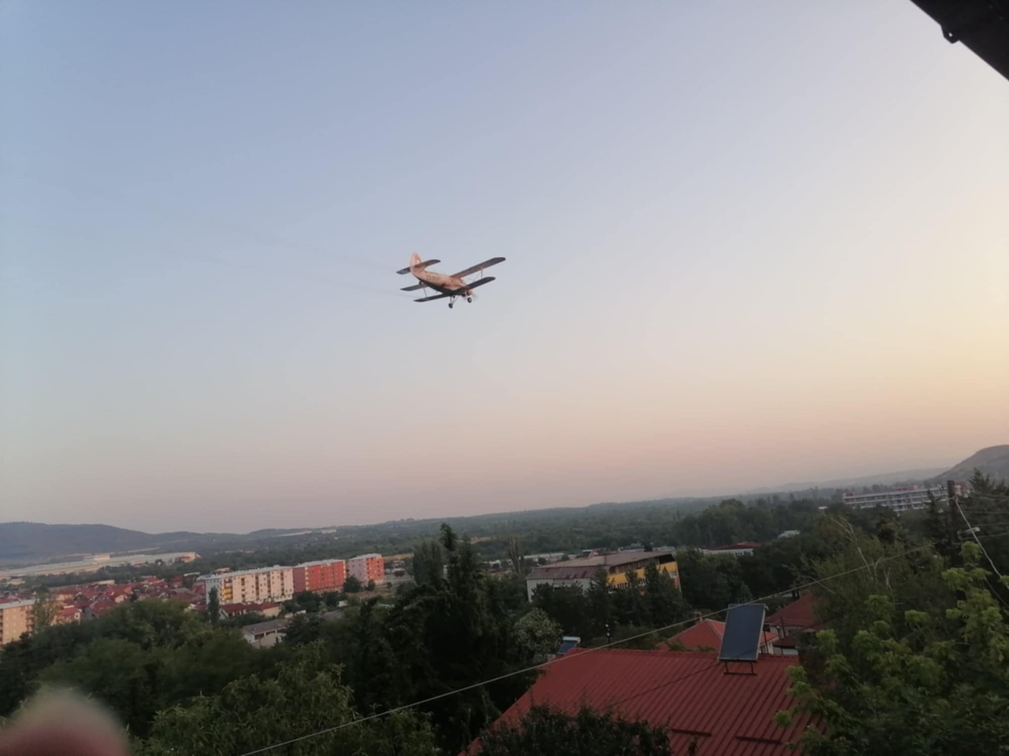 Во понеделник трето авионско прскање против комарци во Кавадарци