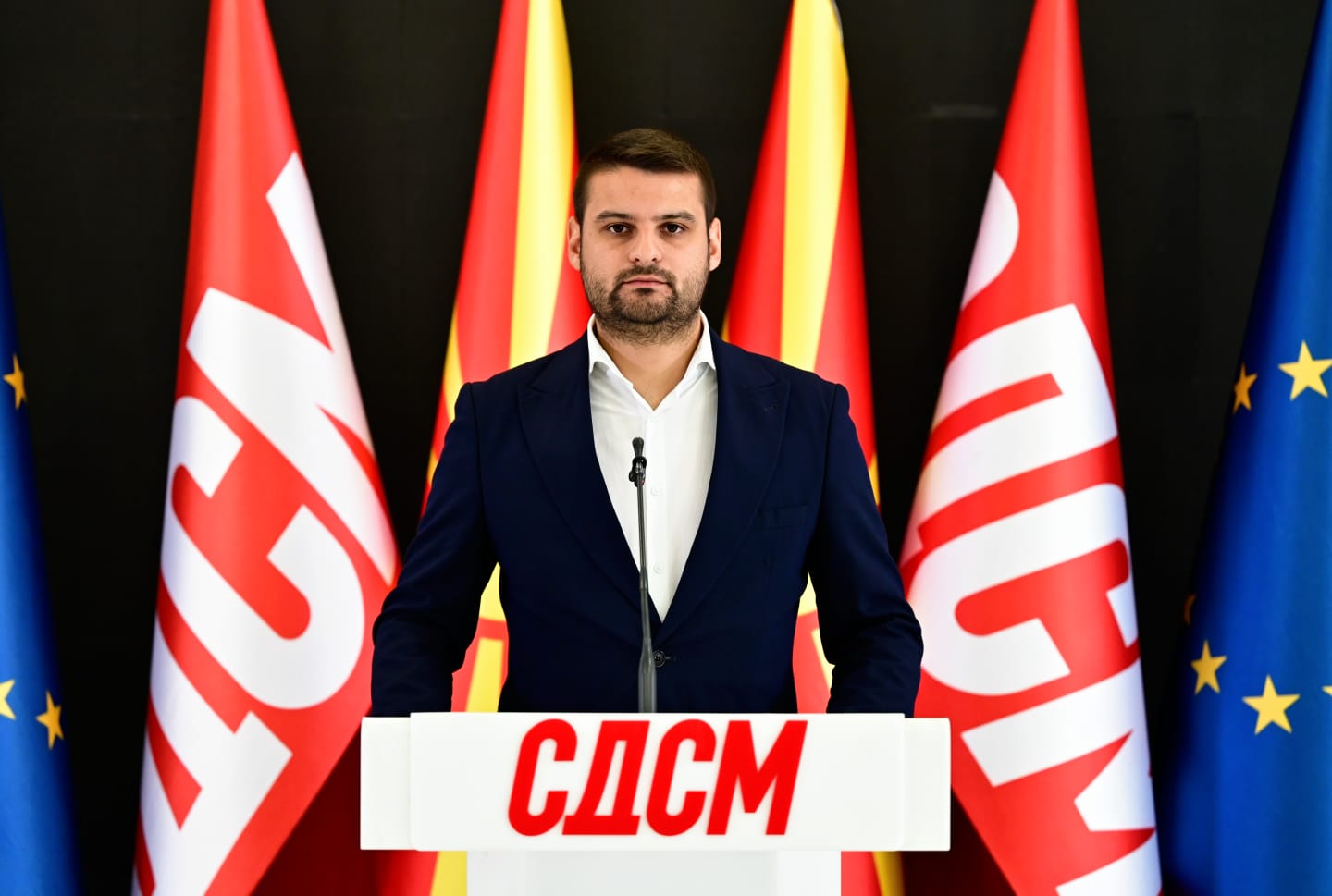 СДСМ: ОЈО да постапи, дали бомбата кај вработениот во МВР врзан со кумот на Мицкоски води до провизии од 300.000 евра за тендери? (видео)