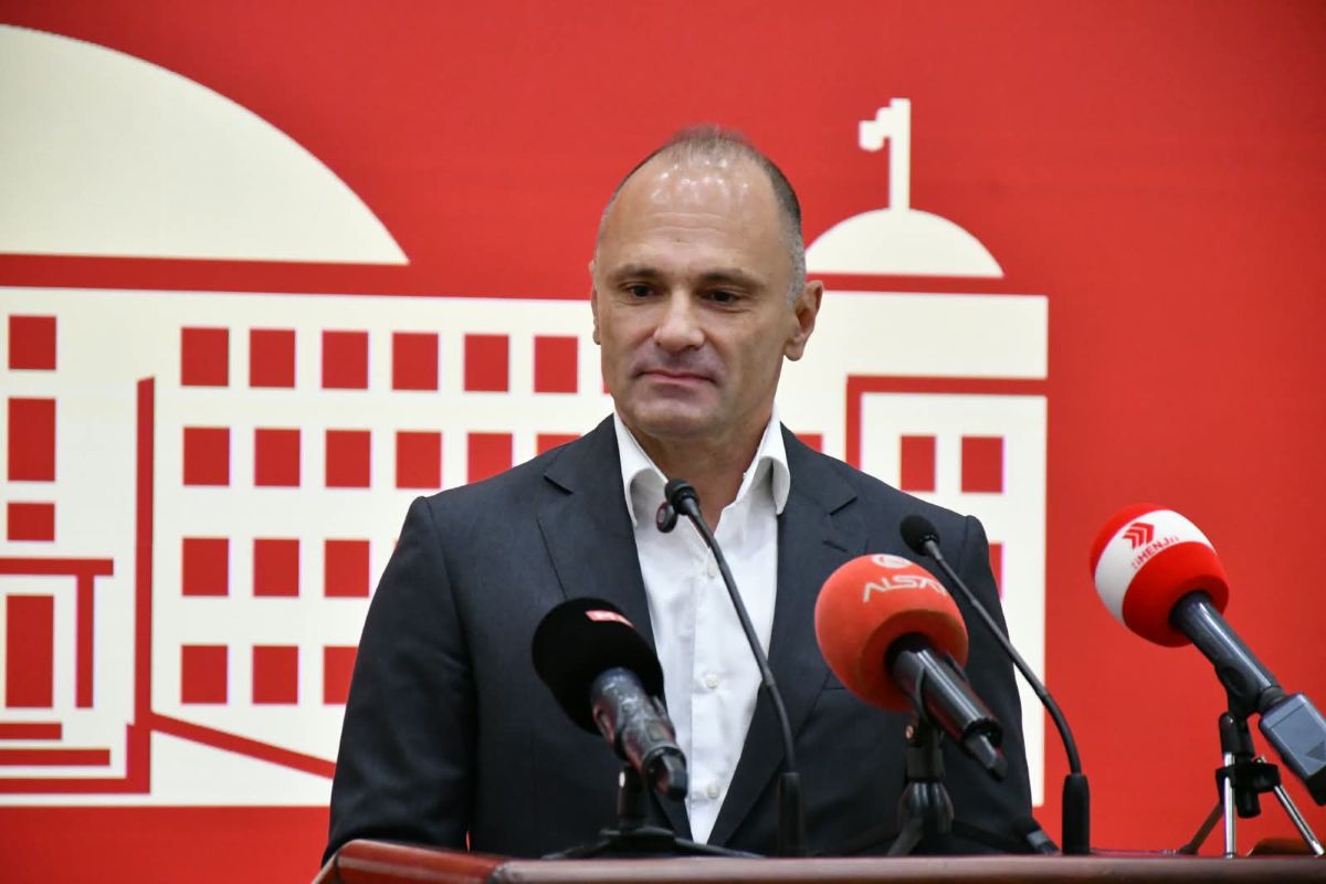 Филипче: Четири милијарди евра нови долгови, а граѓаните добија само камати што ќе ги плаќаат генерации