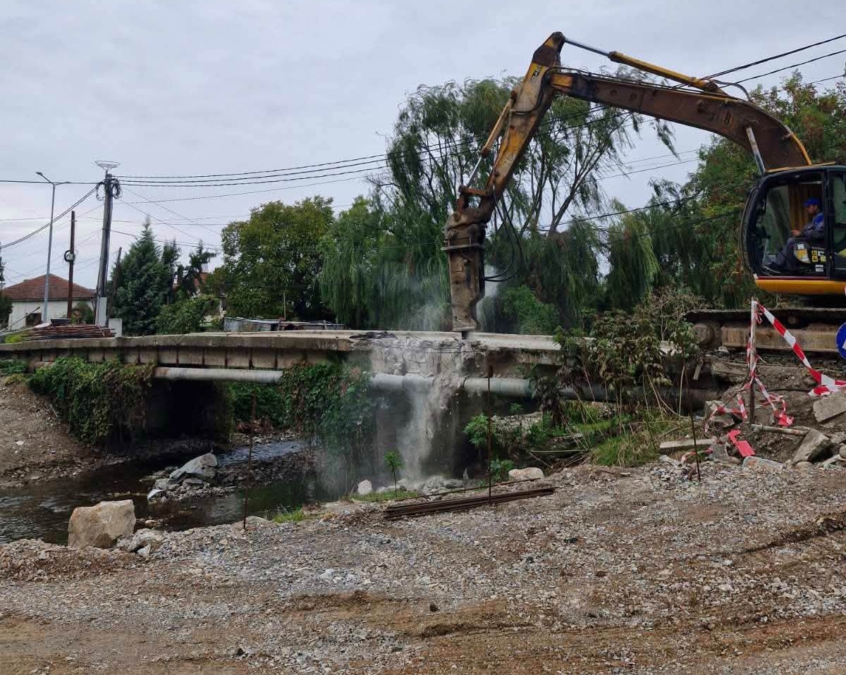 ЗАПОЧНА ИЗГРАДБАТА НА НОВИОТ МОСТ НА ЛУДА МАРА ВО СЕЛО МАРЕНА